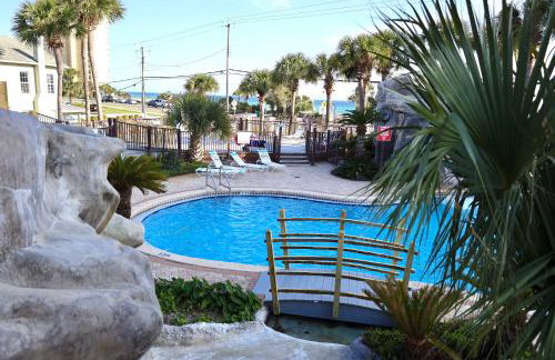 Pink Dream House - 2BR, Pools, Patios, & Walk to Ocean in Panama City Beach - Foto 47