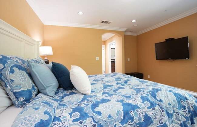 Classy 4 Bedroom 3 Bath Pool Home 3/4 Mile Walk To Disney - Foto 22