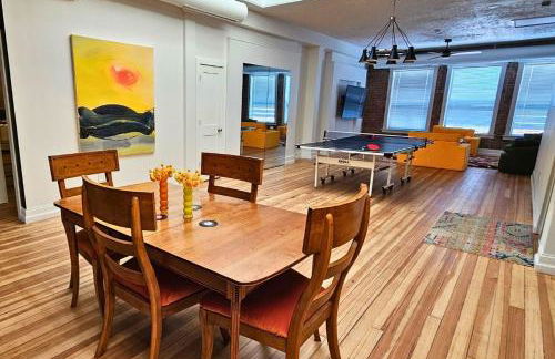 The Disco Loft - Downtown Springfield Apartment with Ping Pong - Photo 2