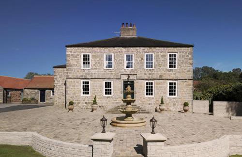 Killerby Old Hall with Hot Tub and Swimming Pool - Foto 1