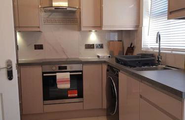 Luxurious 2 Bedroom House With Garden And Free Parking - Foto 11