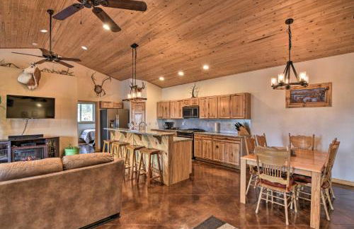 Stunning Home with Fire Pit, 11 Mi to Mt Yale! - Foto 14