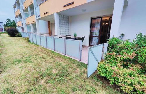 Apartament Bursztynowy Jantar 2 pokojowy z ogrodzonym tarasem przy nadmorskim lesie - Foto 2
