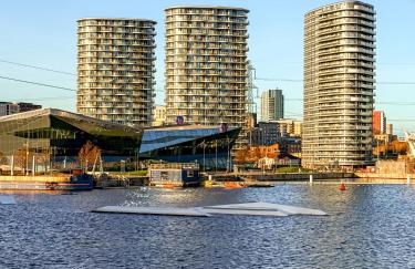 Modern 2 Bed Sleeps 6 near O2 ExCeL Enjoy river views and easy access to the IFS Cloud Cable Car Features 2 bedrooms plus a sofa bed for 6 guests - Foto 6