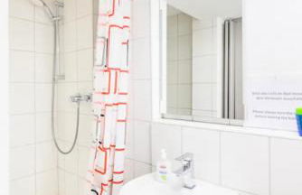 Günstiges grünes Ferienzimmer mit separater moderner Dusche - Foto 32