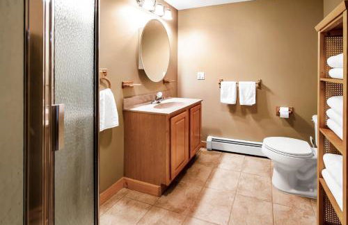 Massive Log Chalet with Hot Tub - Foto 54