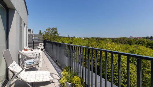 Stylish Seaside Apartment with Terrace & Parking in Jastrzębia Góra by Noclegi Renters - Foto 1