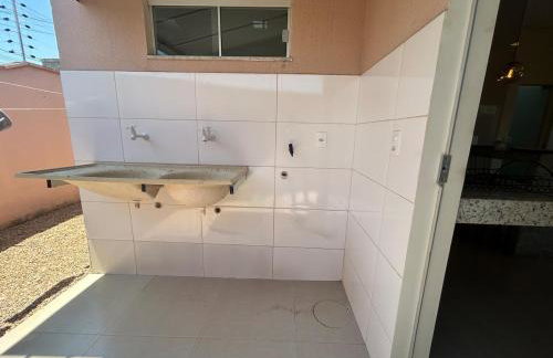 Casa 04 - Casa com 2 quartos, sendo uma suíte localizada próximo a rodoviária e o aeroporto - Photo 14