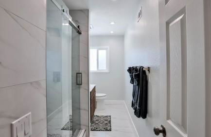 H&H Modern Lux 4BD 1 King Suite 3 Queen SoCal Disney - Foto 30