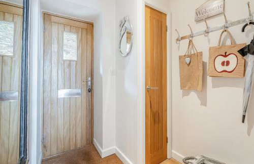 Toffee Apple - Photo 24