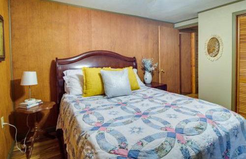 Pet-Friendly Elkins Vacation Rental with Decks! - Foto 18