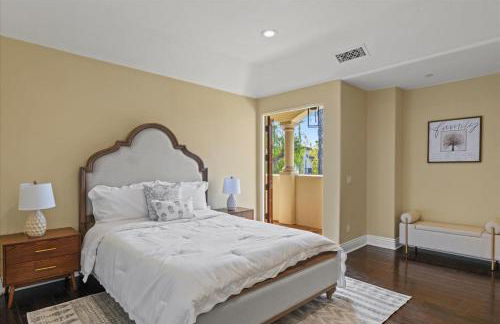 5800 sq ft Gorgeous Tarzana 7 bedroom 9 bathroom home with pool and hot tub - Foto 44