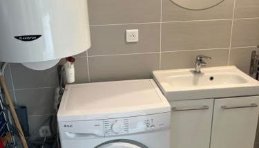 Studio tout équipé à la nuitée ou plus,proche aéroport Bastia - Foto 5