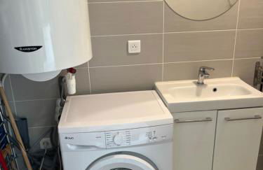 Studio tout équipé à la nuitée ou plus,proche aéroport Bastia - Foto 5