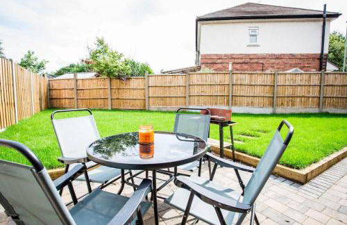 Halford House 3 Bed Town Centre Home from Home with Parking for 2 cars Prime Location Tamworth - Photo 12