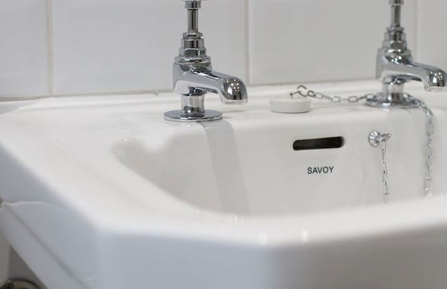 JOIVY Stunning 3 Bed Lodge With Gardens At Gilmerton House - Photo 31