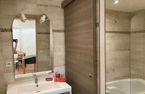 La Pomerolaise, Charmant appartement rénové dans une maison typique vigneronne - Foto 27