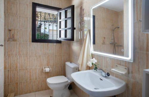 Beautiful house with garden & views in Mijas - Photo 9