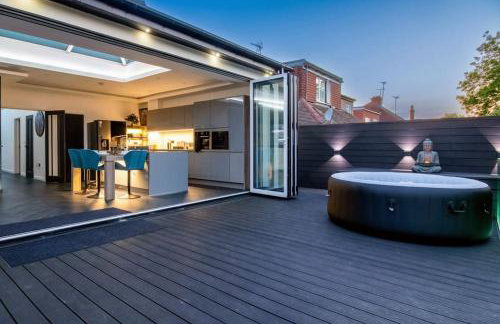 Luxury 4-Bedroom High-End Home, Includes Jacuzzi and Pool Table - Foto 8