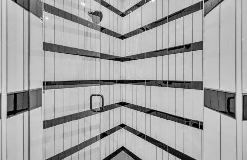 New 2 Luxe Townhomes with Rooftops Sleeps 24 - Foto 62