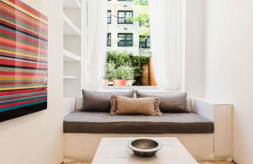 Private Beautiful Townhome w Zen Garden - Photo 18