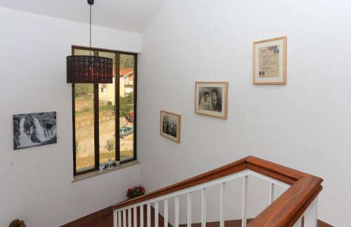 Waterfall House Getaway - Photo 10