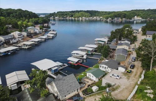 Beautiful Lake Front Home with Private Dock In Lick Branch Cove - Foto 39