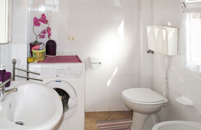 3 bedroom Apartment in Cipressa with garden - Photo 10