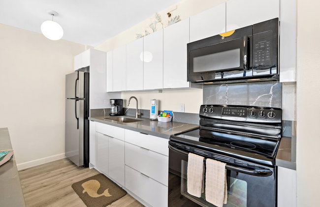 Mountain View Condo with King or Queen Bed and Parking - Photo 91