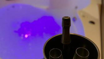 Redroom Spa privatif & nuit romantique à deux - Foto 2