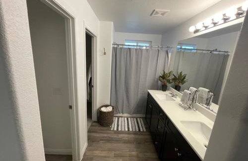 New,and Modern Home close to the strip - Foto 15