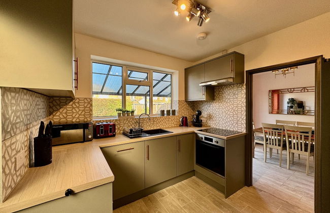 Sandringham House Serene Escape Cottage - Photo 22