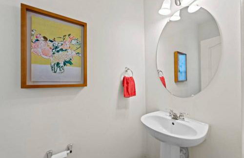 Modern Townhouse with Pool Gym & Tennis Near Beach - Foto 20