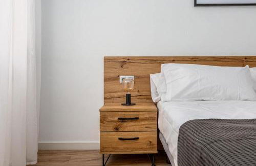 Poble Sec 3BR 2BA Balcony Sleeps 7 - Photo 13