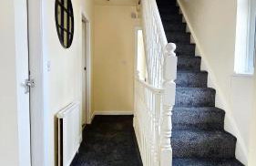 Comfy Entire Apartment with Free Parking in Bury Town - Photo 17