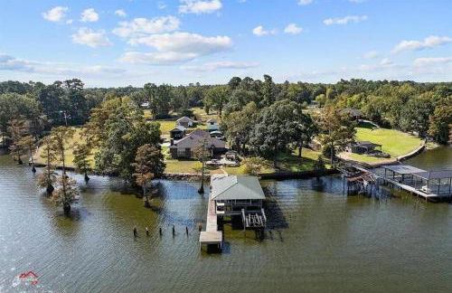 Lakefront 3BR Retreat - Pier, RV, Family-Friendly - Foto 15