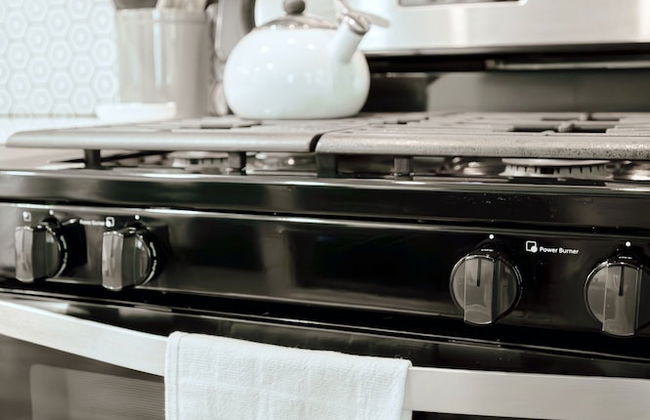 Cozy 6BR Home Near Plaza Dist -sleeps 15 - Photo 25