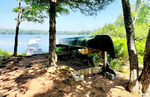 Outstanding Retreat with Dock, Game Space and Lake Views in Wisconsin - Foto 45