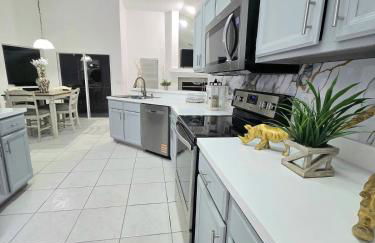 Pool house Best location in Wesley Chapel - Photo 56