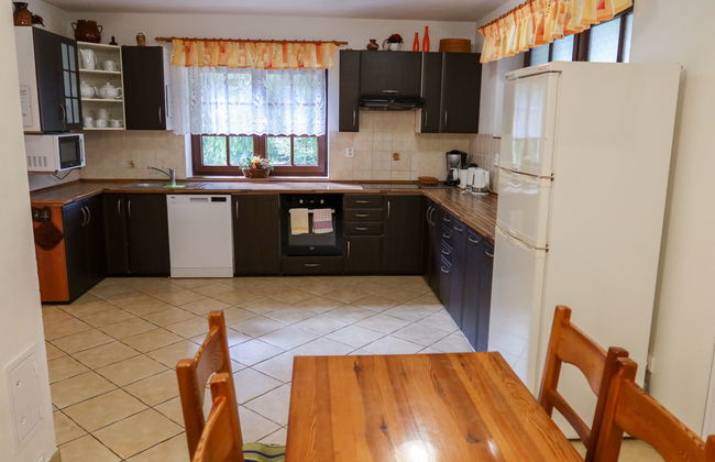 8 bedroom House in Harrachov with garden - Photo 4