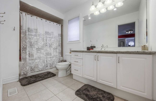 Spacious Family Haven: Modern 4-bedroom Luxury Home - Foto 12