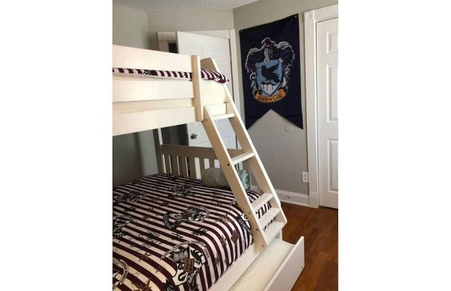 6149 Sandcrest · Next TO Universal. 8 Beds. Pool. Very Clean - Photo 3