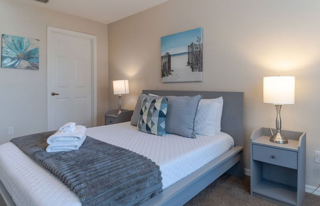 Charming Townhouse Near Disney - Photo 36