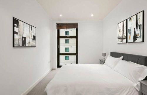 Stylish 2-Bed Canary Wharf Flat DLR 3 Mins Dock Views - Foto 6