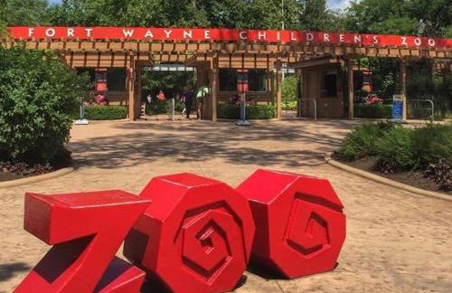 King Bed, Stocked Kitchen, Easy Driveway Parking, 2mi to Downtown & Coliseum - Foto 72