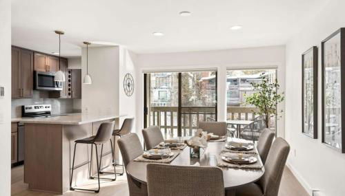 Renovated Riverfront 3 BR, 2 BA with Pool - Walk to Town! - Foto 5