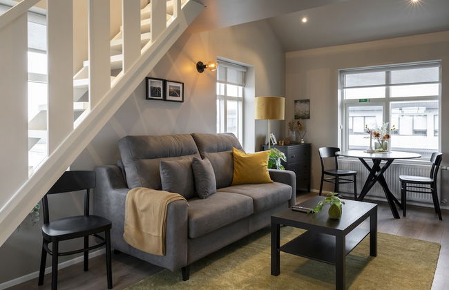 Keflavik's Ray of sunshine Hafnargata - Foto 1