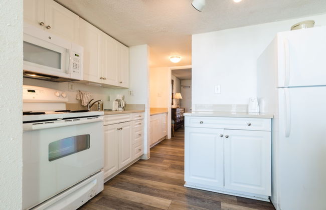 Beach Club at Montego Inn - Photo 10