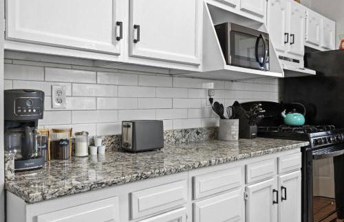 Stylish Home in Historic District Near Riverwalk - Foto 44