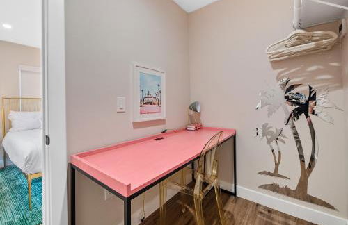 Classic Beach Bungalow - Parking, Private Patio & Pet Friendly! - Foto 9